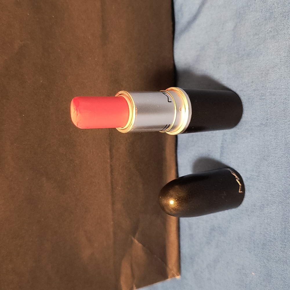 MAC Runway Hit Retro Matte AA6 - Best Seller